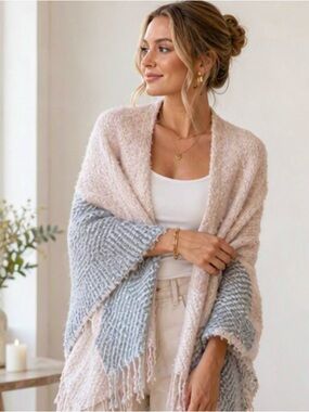 🌷 LA Express🌷 Pink & Gold Thread Knit Shawl
